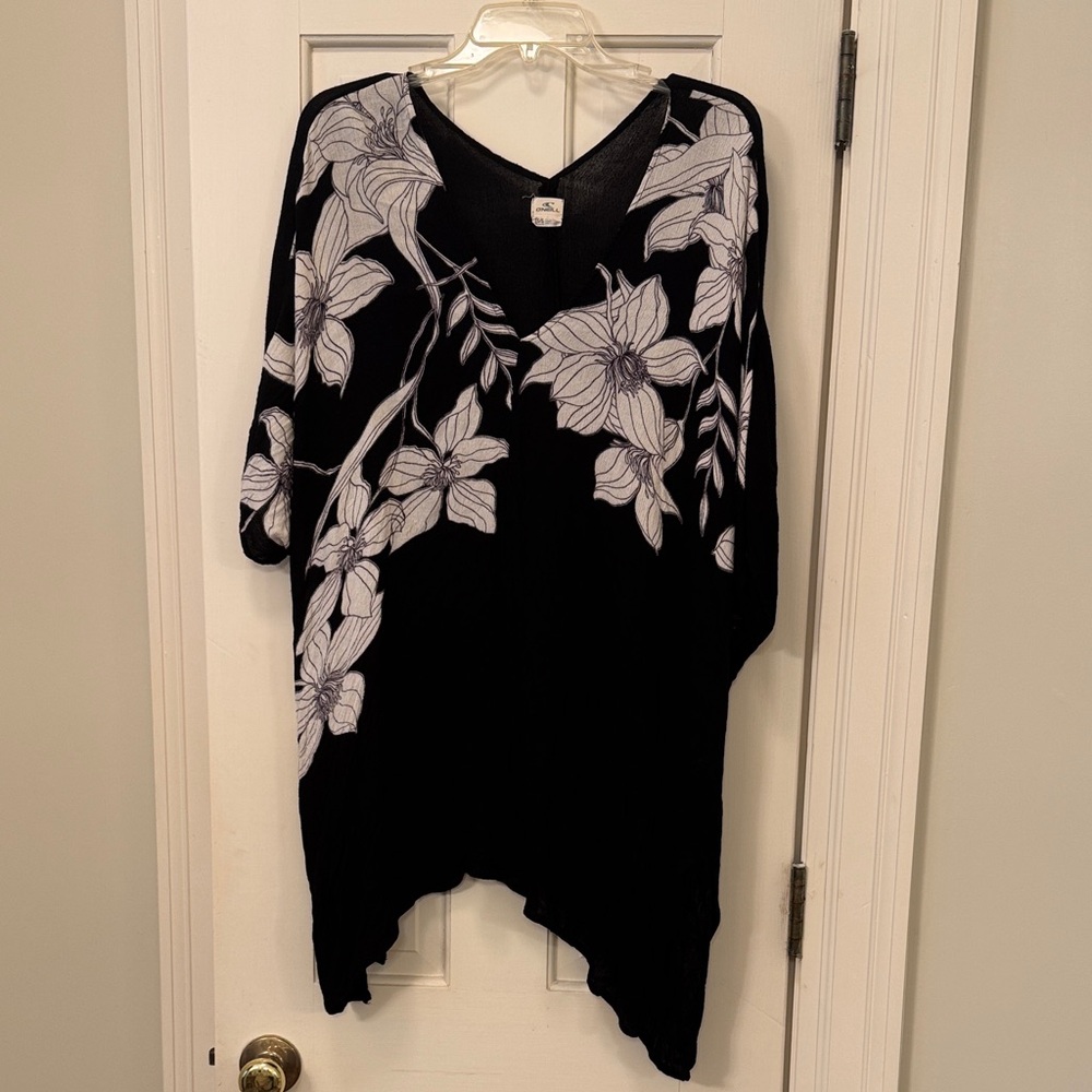 Black and White Floral O’Neill Coverup